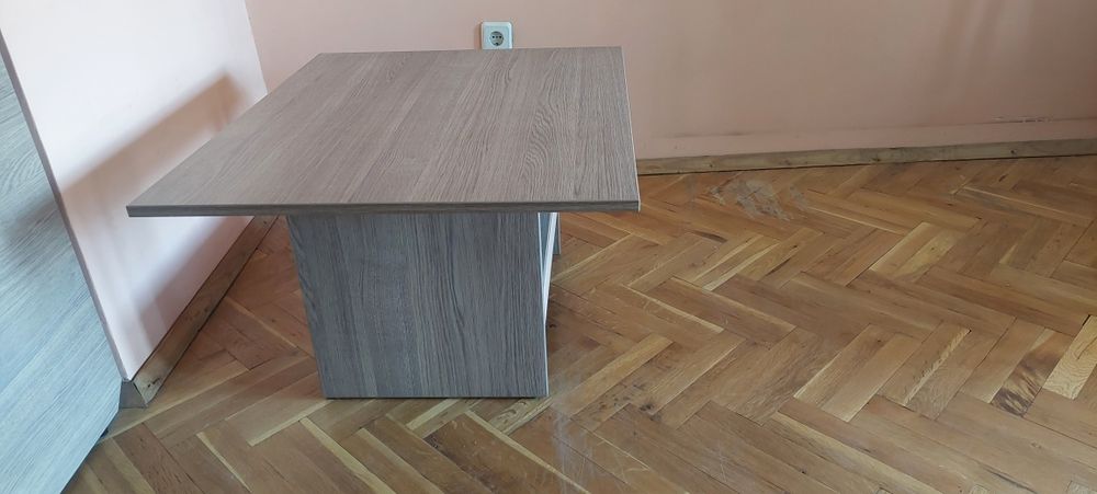 Продавам холна маса