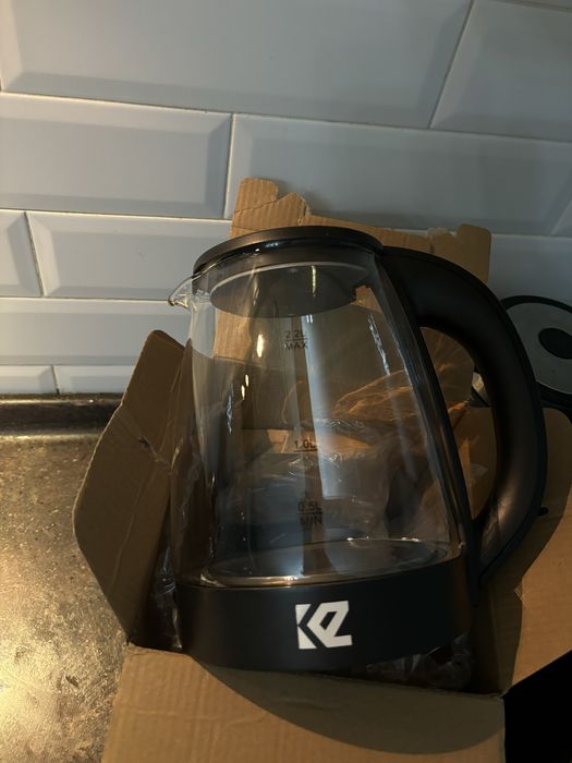 Продам 2 электро чайника