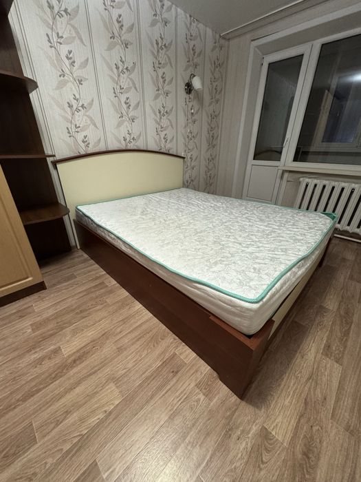 Продам кровать с матрасом