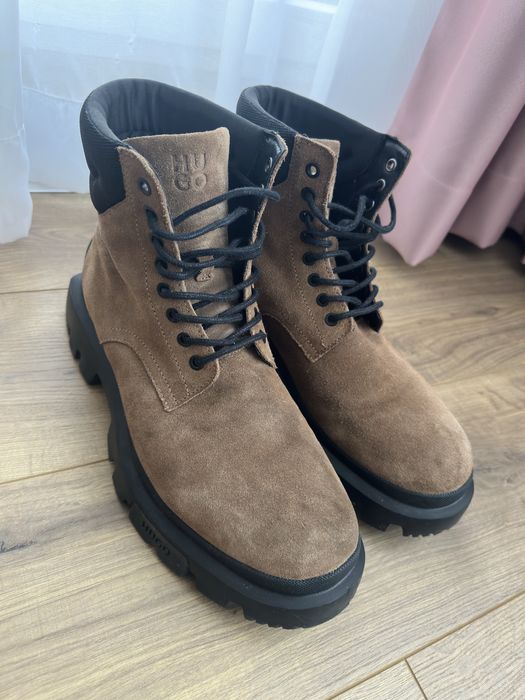 Мъжки боти на Hugo