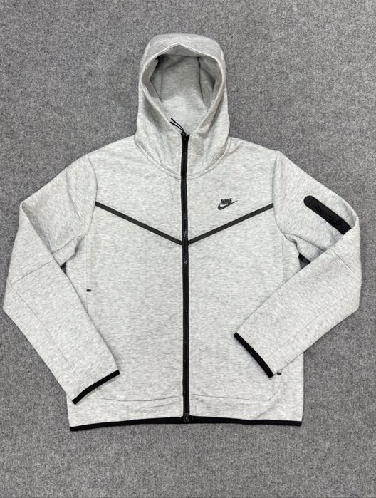 СРОЧНО продам Nike tech на флисе в сером цвете