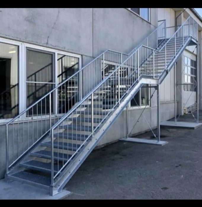 Scări metalice galvanizate la diferite dimensiuni oferim transport în