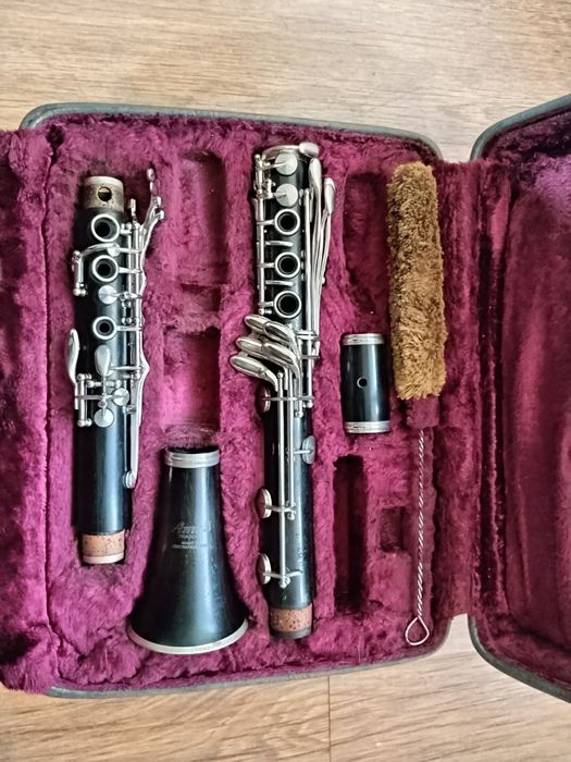 Кларинет Amati (пълен бьом)