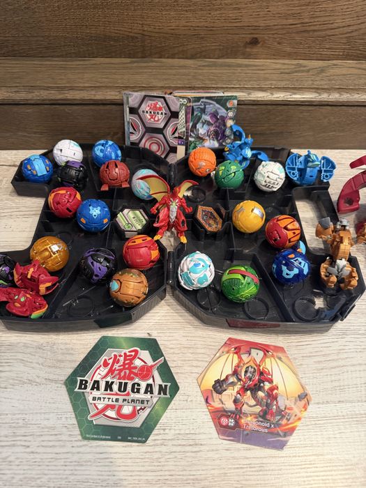 Set jucarii Bakugan  25 buc plus cutie , cartonase Pret : 199 lei toate