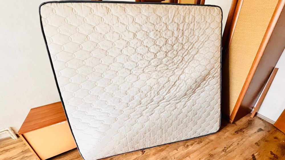 Продам матрас  на двуспальую кровать