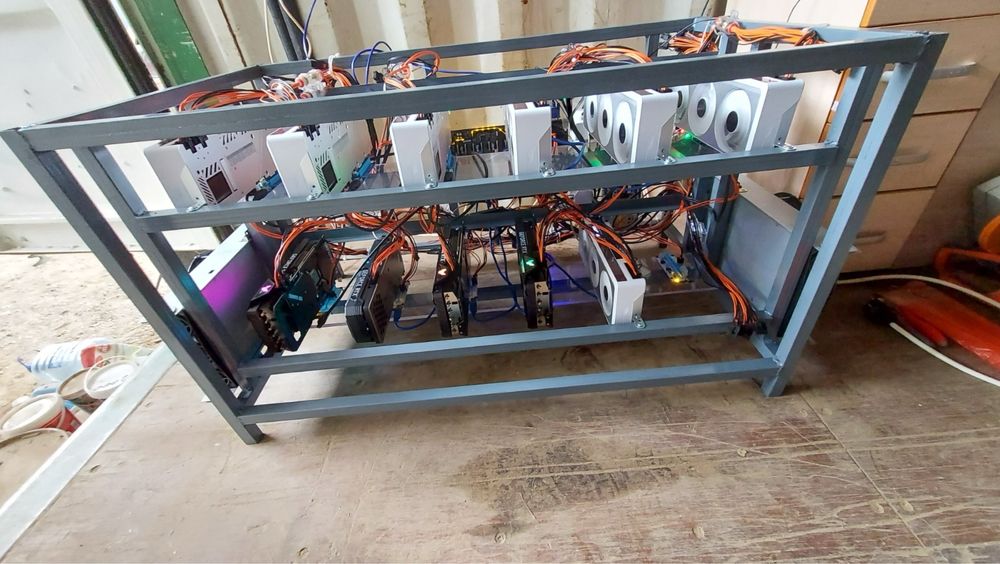 Майнинг ферма на 12 видеокарт