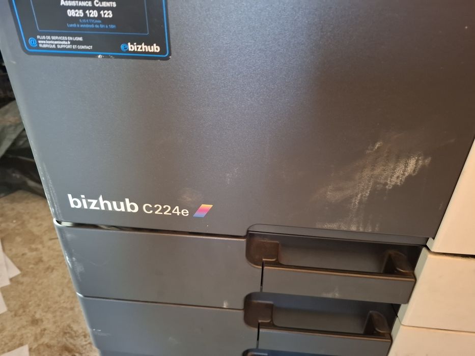 Vand konica minolta bizhub c224e cu defect si un set de cartuse noi