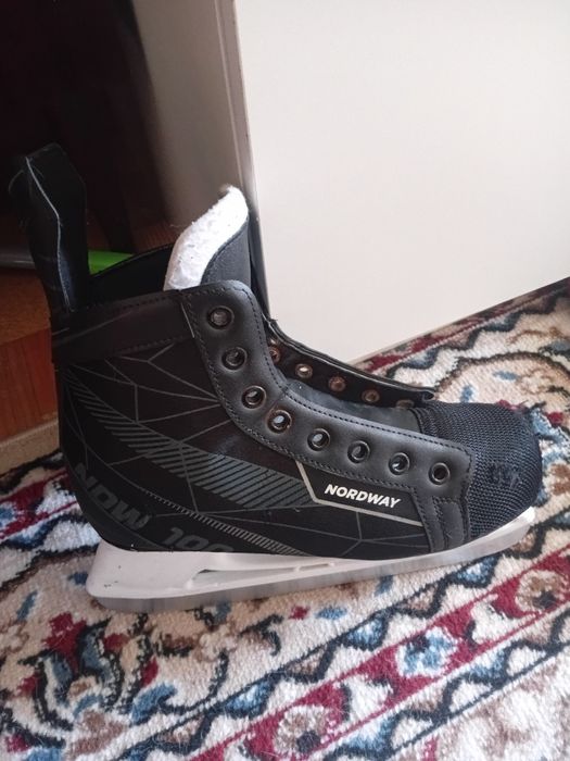 Продам коньки бу