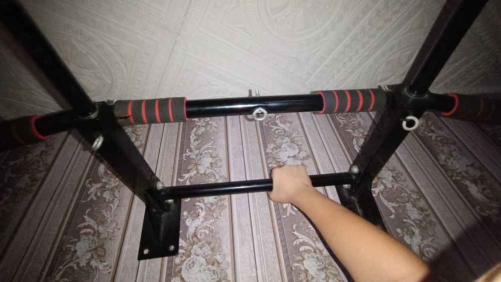 Турник для стены