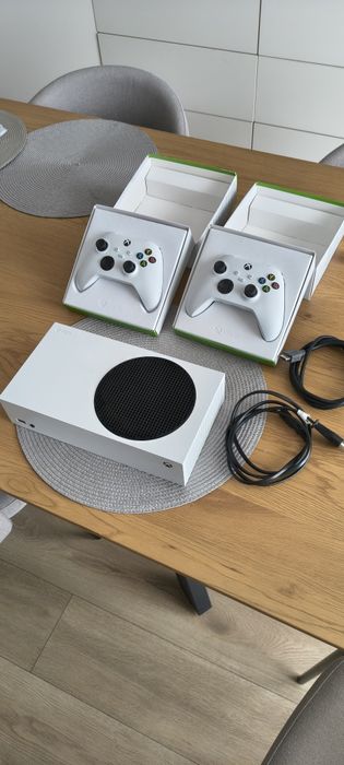 Xbox Series S / 2 controllere
