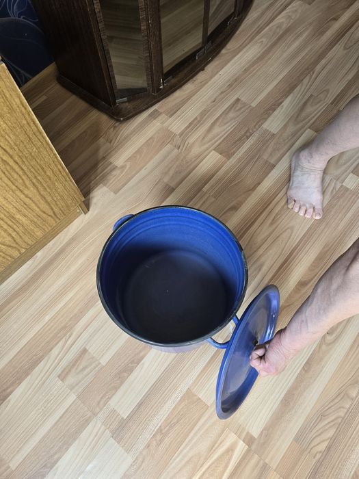 Продам кастрюлю на 20 л.