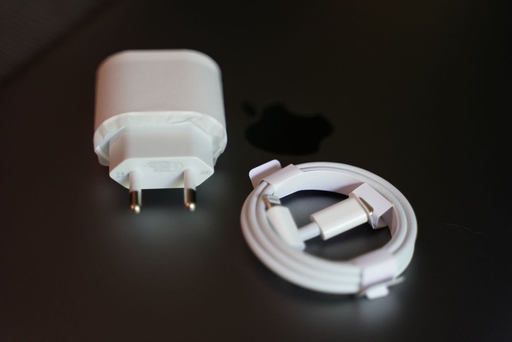 Зарядно за iPhone (FAST CHARGE) - Кабел и адаптер