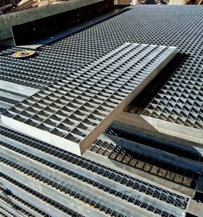 Trepte zincate galvanizate