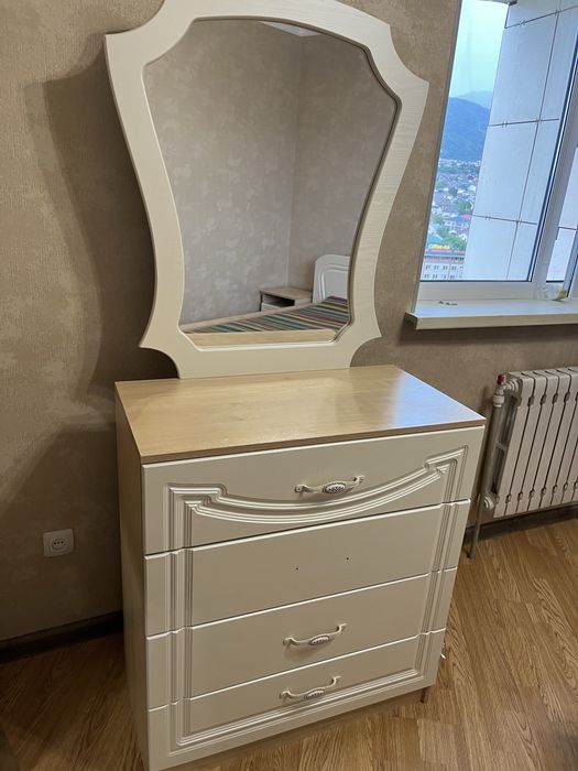 Продам спальный гарнитур