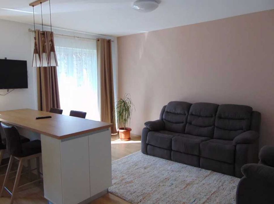 Дава се под наем Тристаен апартамент в Пловдив, Старият град - 82 кв.м за 382.5 € - Снимка #1