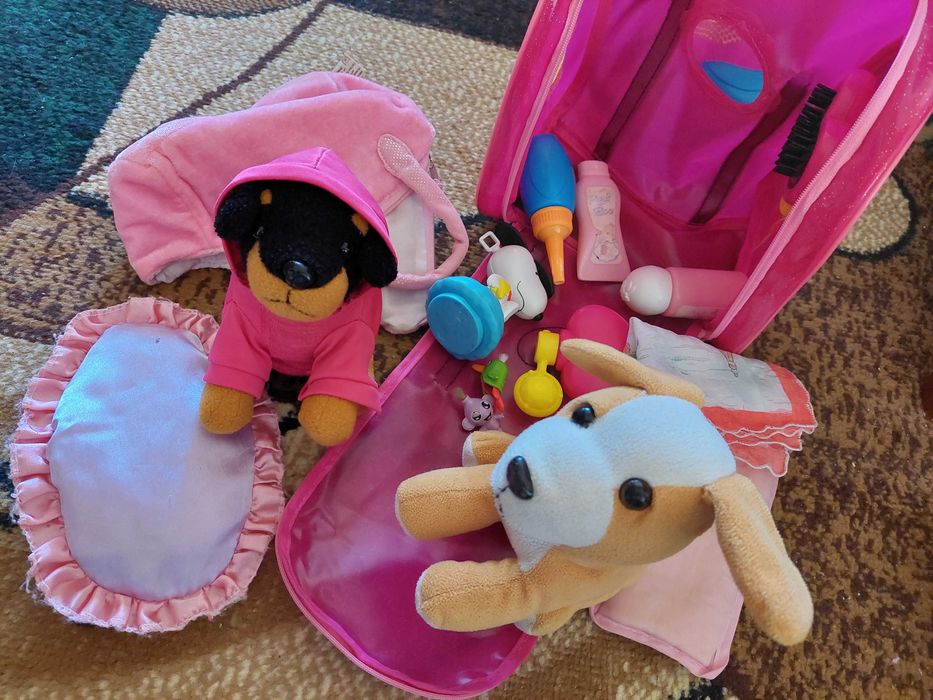 Лот от кученца с чантички и аксесоари за 10 лв