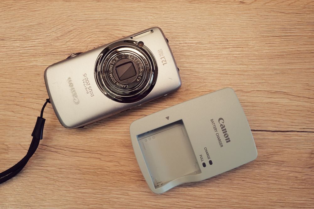 Aparat foto Canon Ixus IS de TOP Touchscreen card charger digital