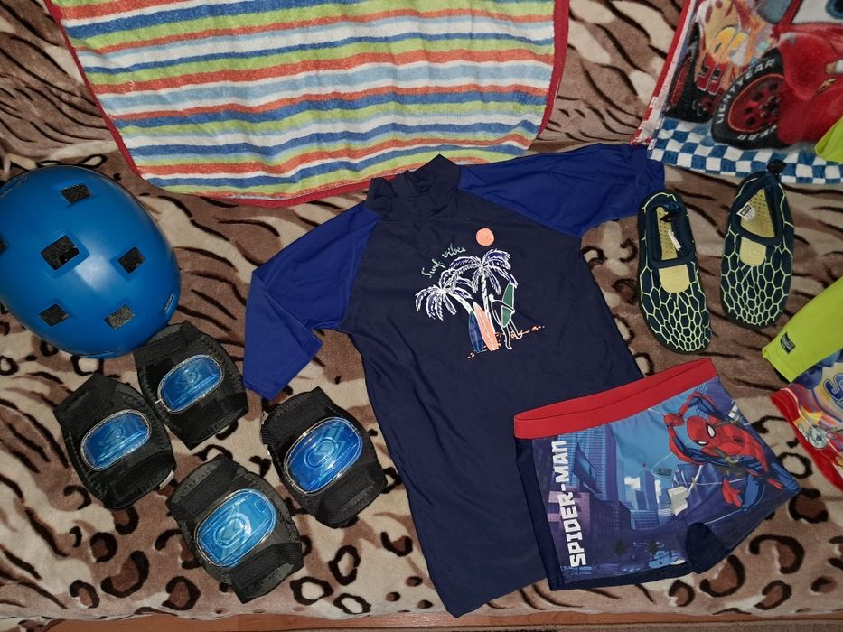 LOT înot,slipi,bluze UV,prosoape,basca+papuci apă nr33+cască/apărători