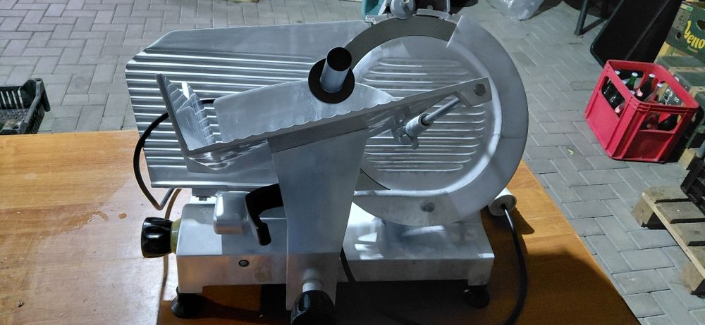 Vand feliator mare mezeluri 380v