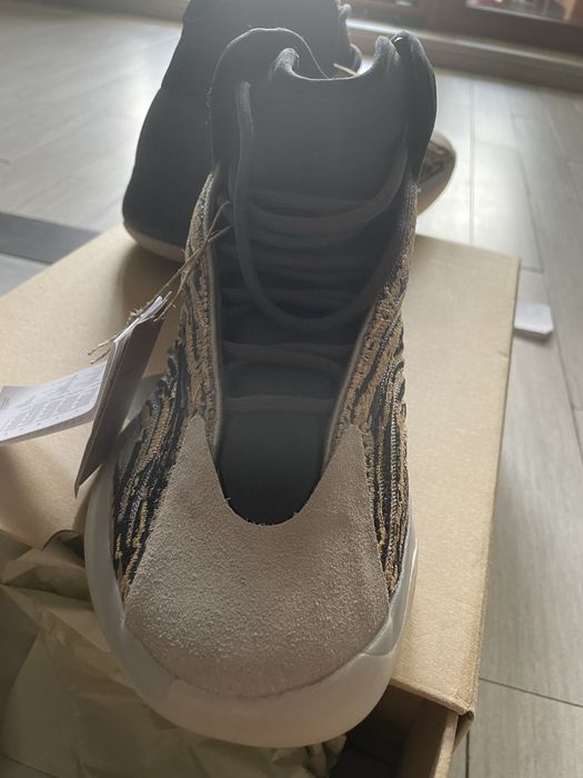Yeezy QNTM Amber Tint