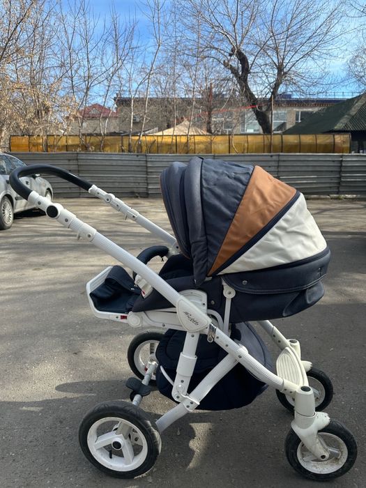 Продам коляску 3 в 1