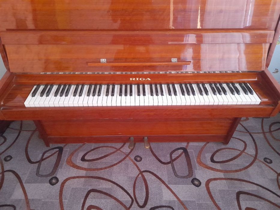 Пианино сотилади