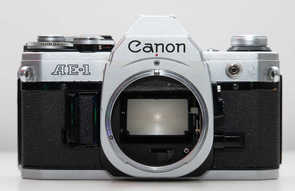 Aparate functionale sau partial functionale Canon AE-1 Olympus OM10 OM