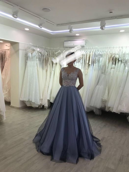 Продам  недорого красивое выпускное платье  в отличном состоянии.