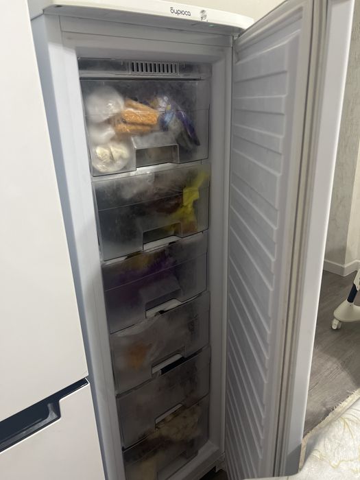 Срочно продается морозильник шкаф.