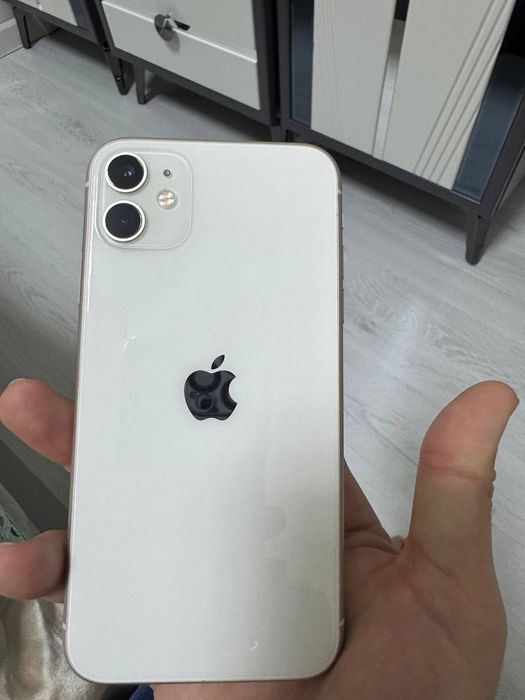 Айфон 11 белого  цвета