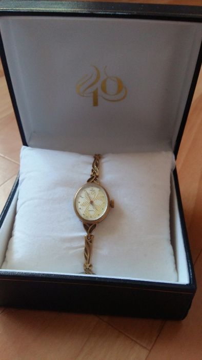 Часы наручные женские