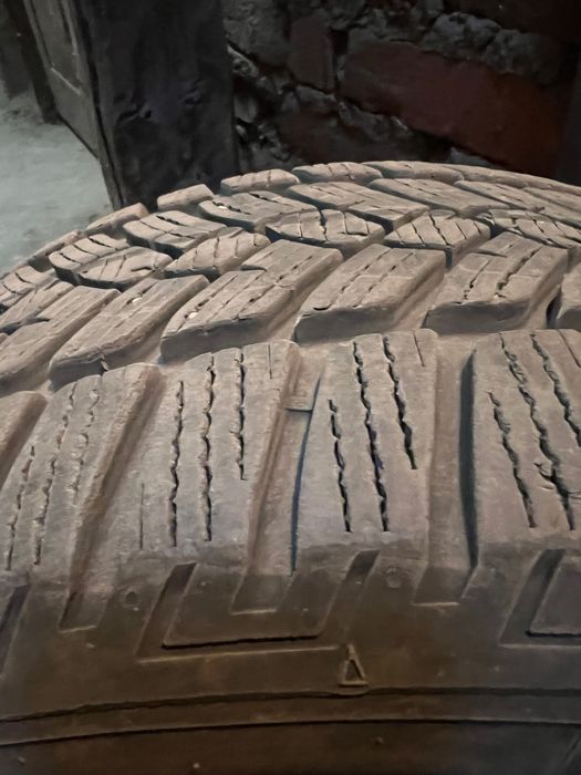 4бр 225/45/17 XL, ЗИМНИ КАТО НОВИ!!!малко карани на два сезона!!!