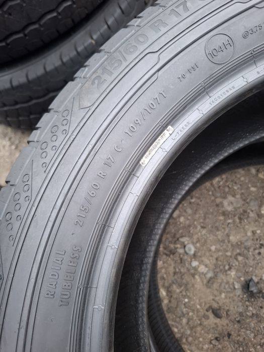 Vand 2 anvelope 215 60 17 C continental de vara bune