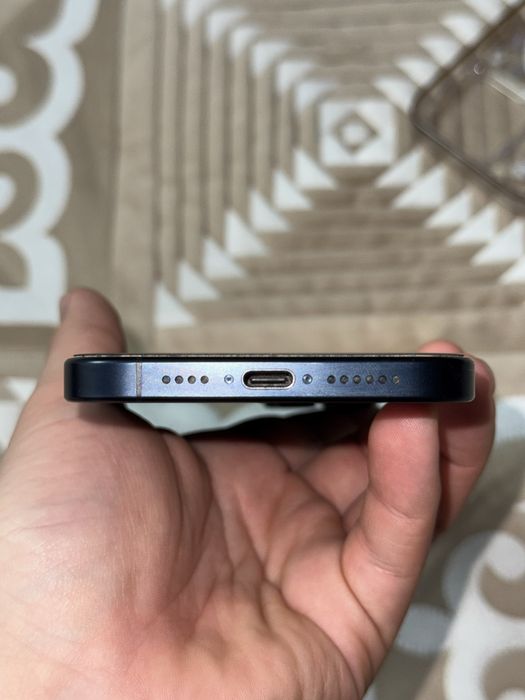 Продает iphone 15 pro max 256gb