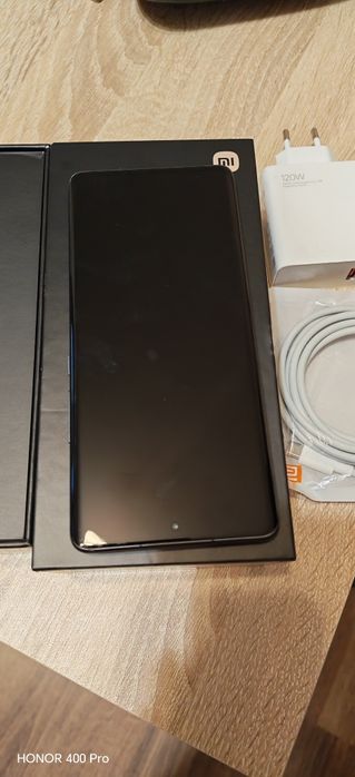 Продавам xiaomi 12 pro