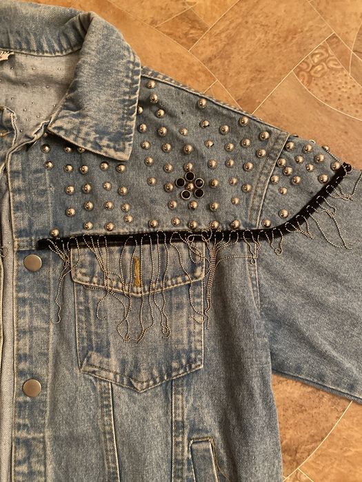 Продам джинсовую куртку бу размер 44-46