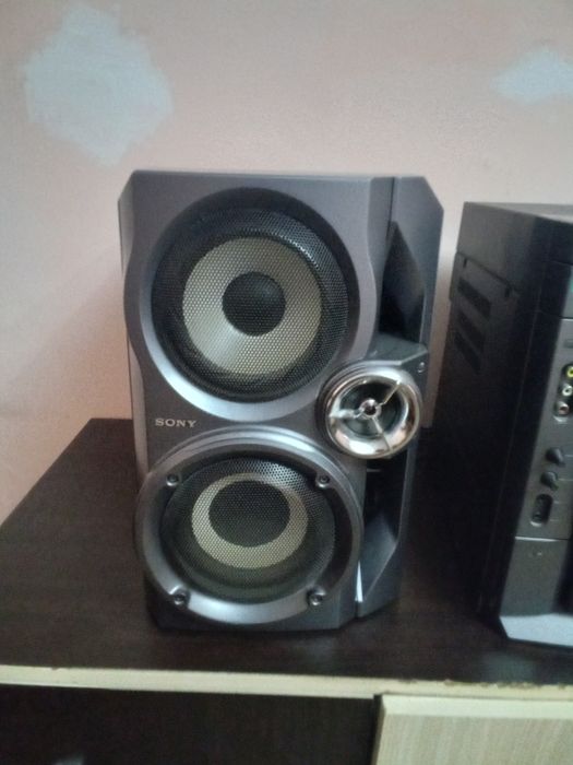 СРОЧНО! Музыкальный центер в отличном состоянте