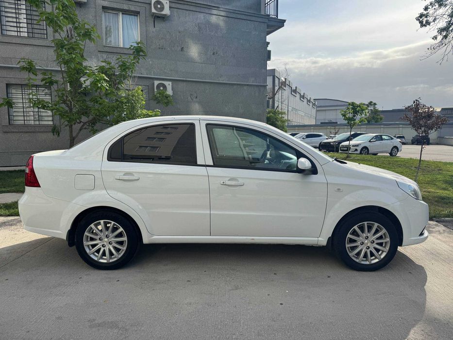 Nexia 3 2-pozitsiya mexanika 2020 yilda ishlab chiqarilgan Rangi OQ