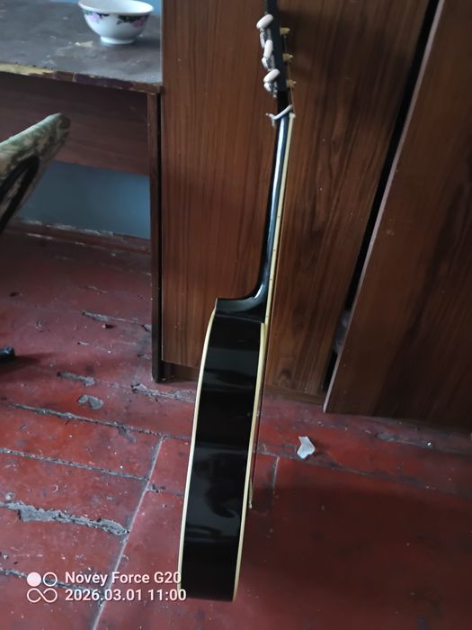 Veston gitara qora rangli aybi yoq ideal garantya bor