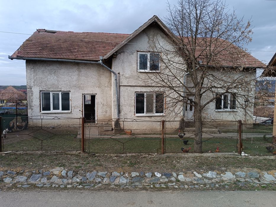 Casă demisol+2 nivele-curte 8 ari