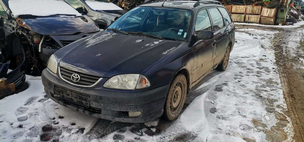 Тойота Авенсис 2001г.