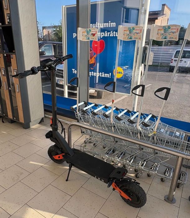 Trotinetă electrică dual motor