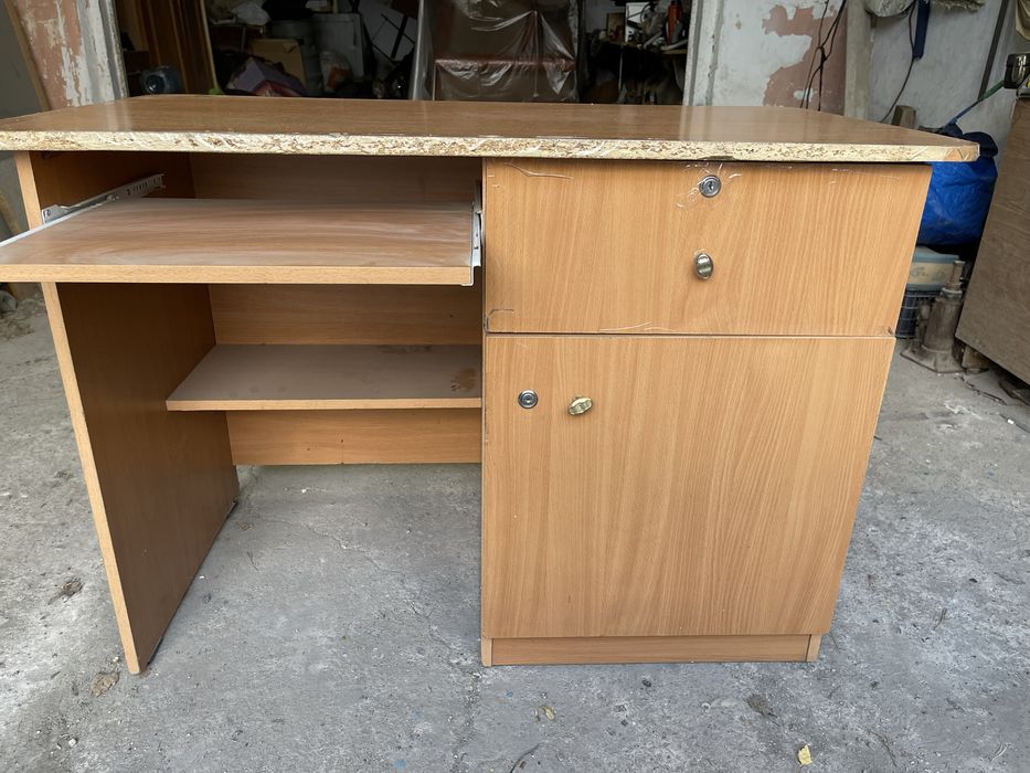 Продам стол