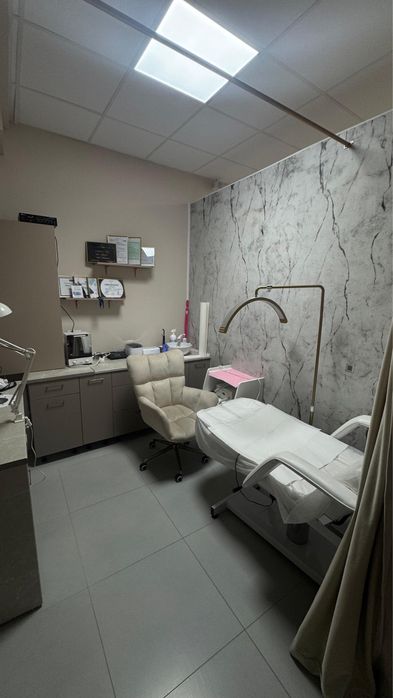 Separeu pedichiură - optional si manichiura