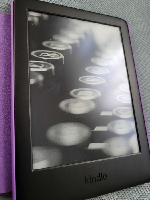 Kindle 10то поколение с подсветка и калъф. Цената е крайна!