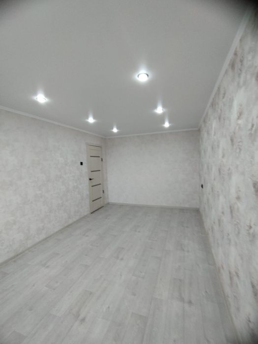 Продам 2 ух.комн кв в центре район Тайги