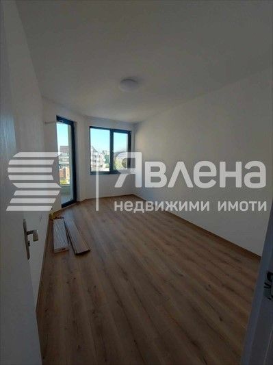 Дава се под наем Двустаен апартамент в Ямбол, Аврен - 45 кв.м за 230 € - Снимка #1