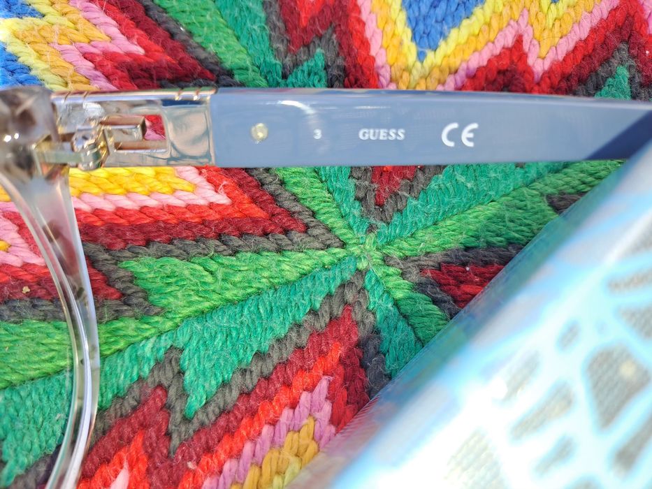 Продавам нови рамки GUESS