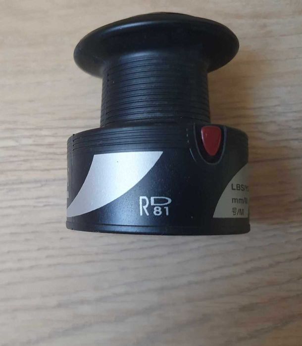 Макара Okuma с резервна шпула