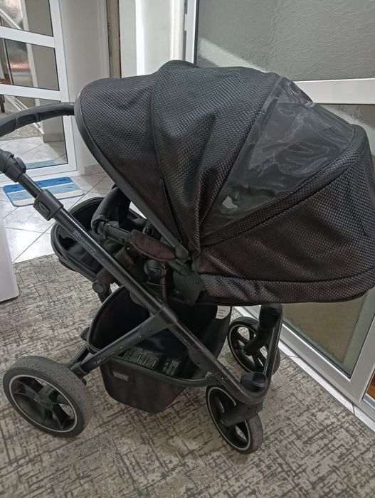 Carucior negru...